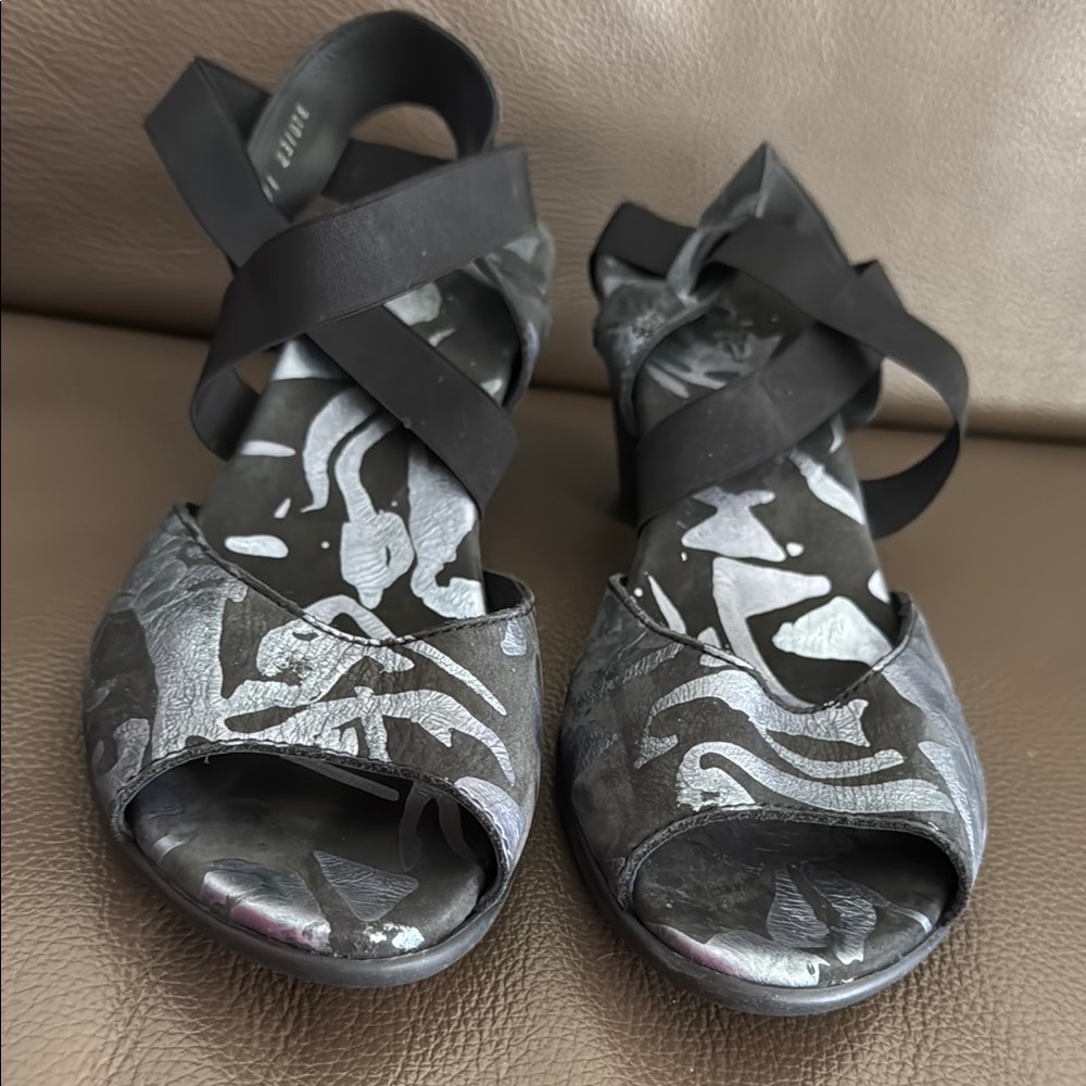 Stylish Arche Black and Silver Women's Sandals NWOT size 38